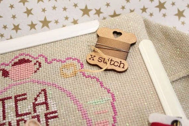 Ornate cat needle minder